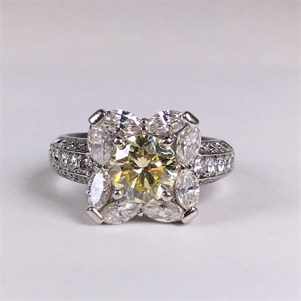 Pt900 ファンシーライトイエローダイヤ 1.324ct リング
