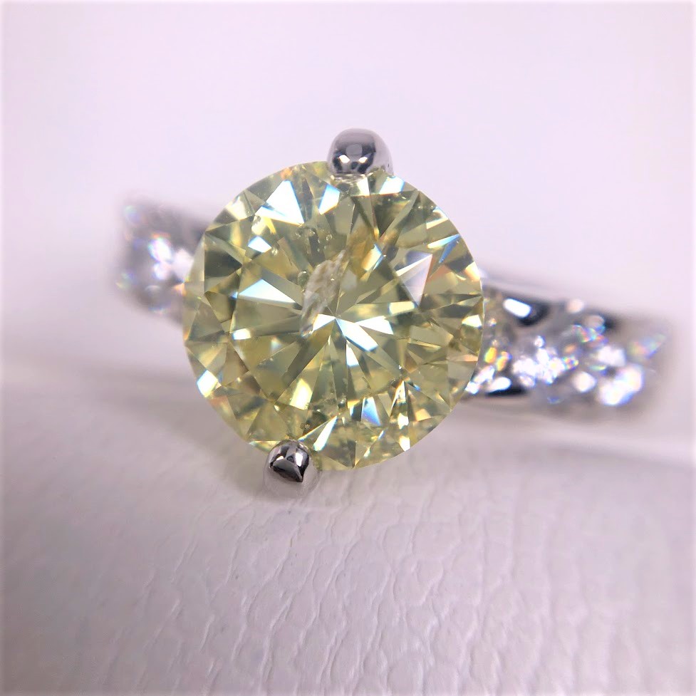 Pt900 ファンシーイエローダイヤ 2.362ct リング